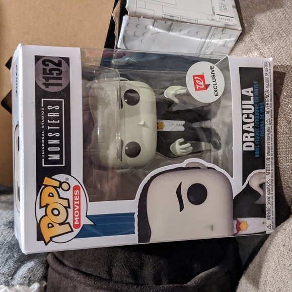 Funko Pop Movies Universal Studios Dracula Collectible Monsters New Exclusive - Picture 1 of 3